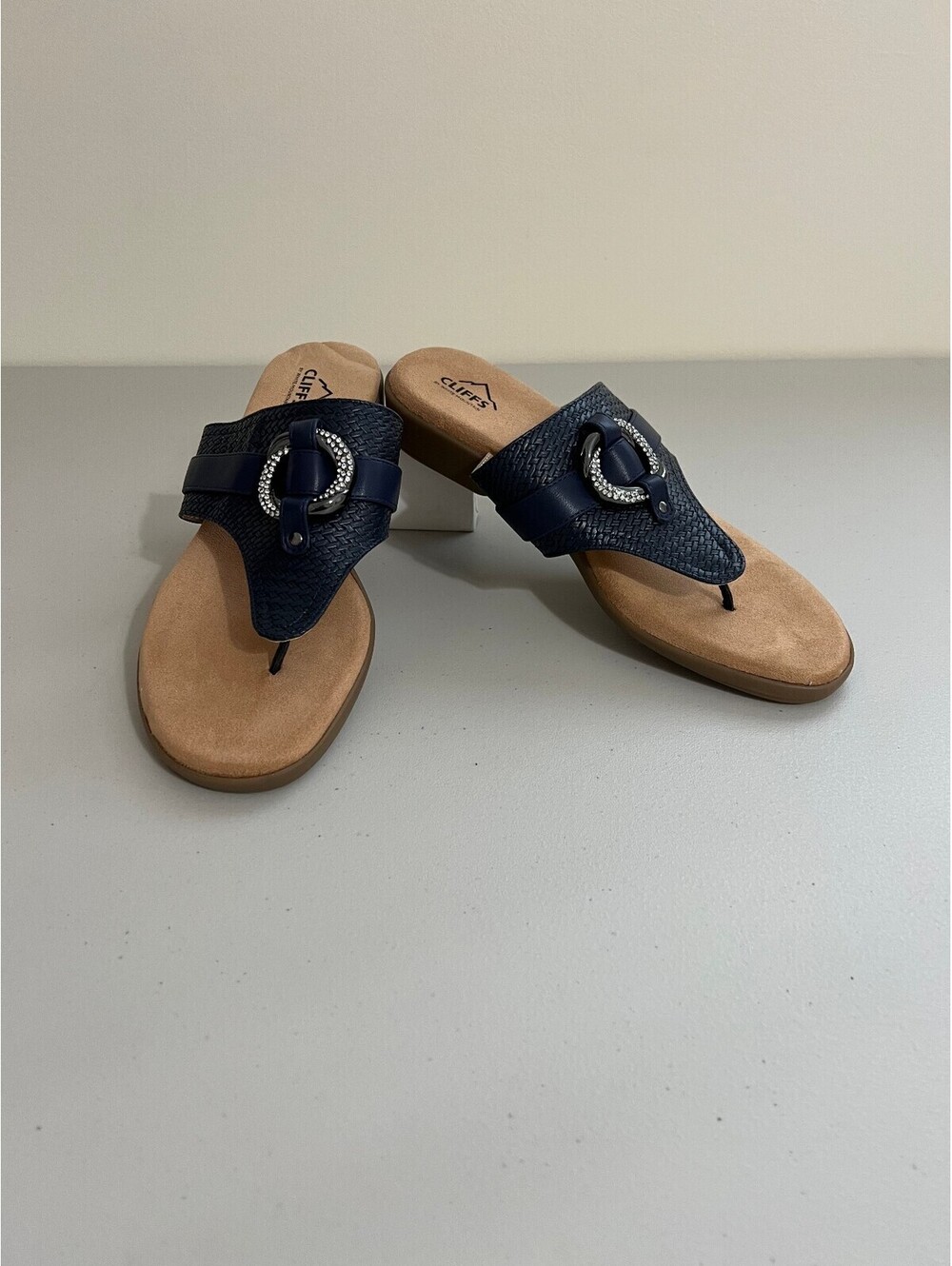 Cliffs by White Mountain Women's Benedict Thong Sandal, Navy-11